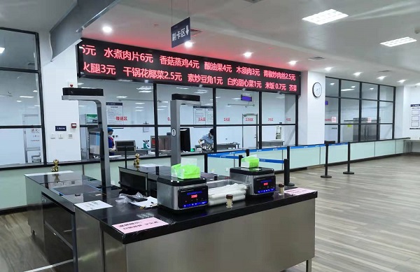 疫情防控下的智慧食堂 人臉識別結(jié)算設(shè)備快速普及重塑就餐體驗(yàn)